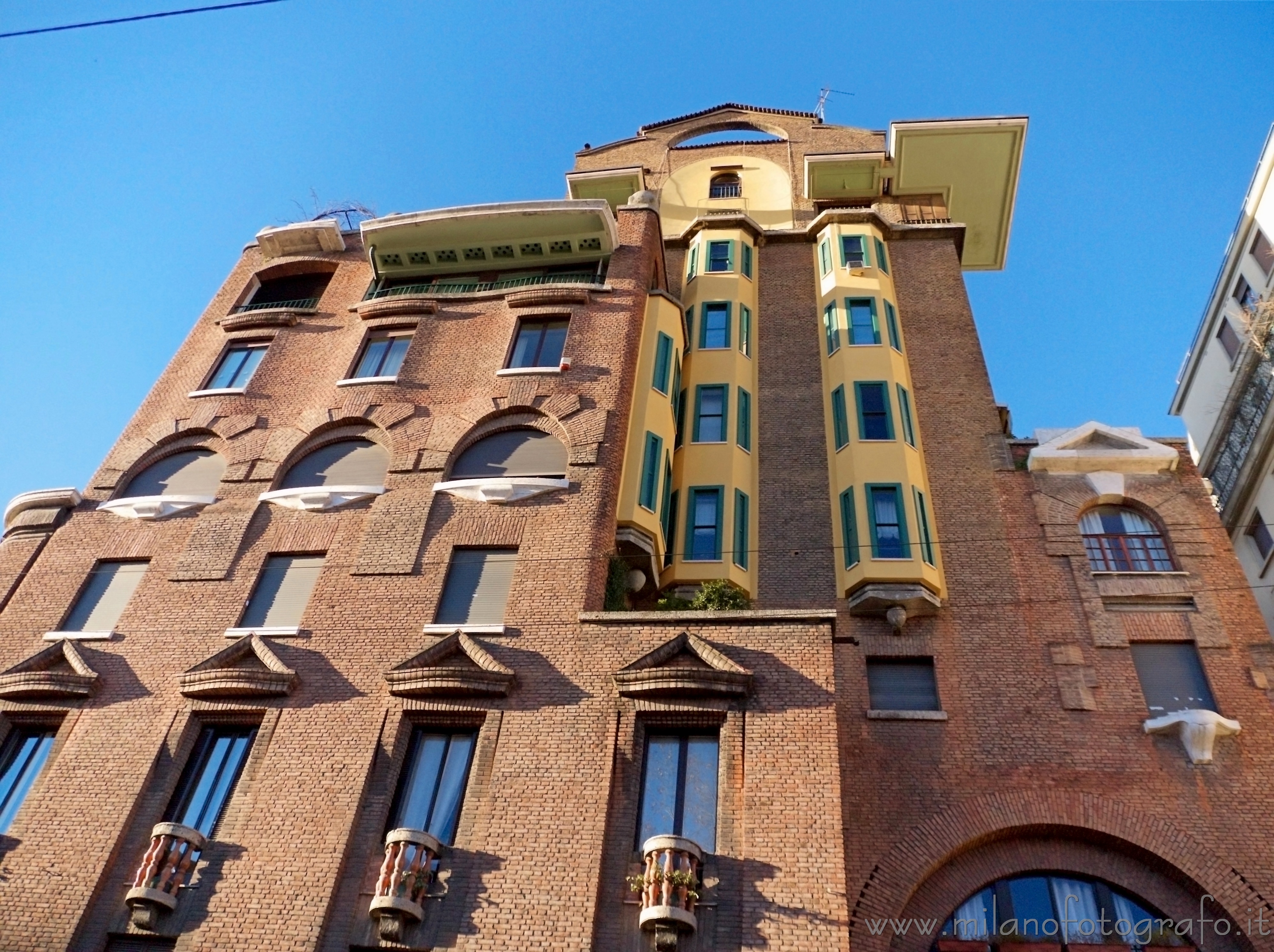 Milano - Facciata di Palazzo Fidia nel Quadrilatero del Silenzio